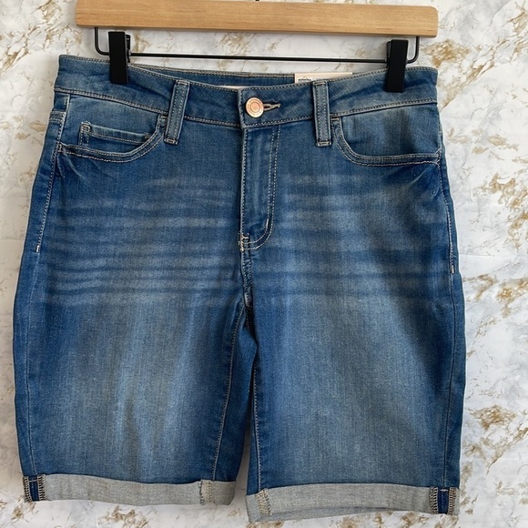 SO Low Rise Bermuda Roll Up Shorts l SIZE 7/28W - Picture 1 of 7